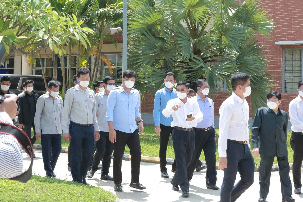 ពិធីប្រគល់អំណោយ