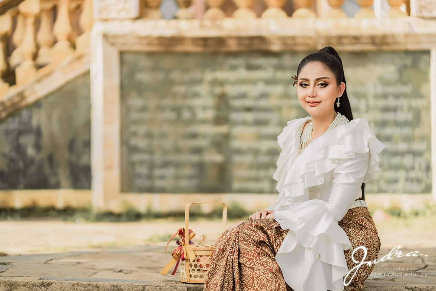 កញ្ញា អេណារ៉ូស
