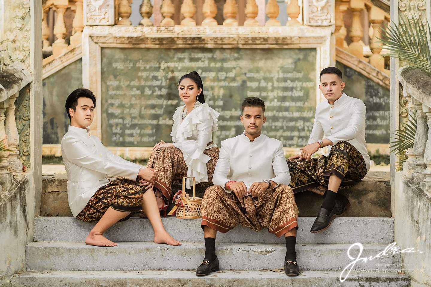 កញ្ញា អេណារ៉ូស និង កក្កដាសុភ័ណ្ឌ&nbsp;