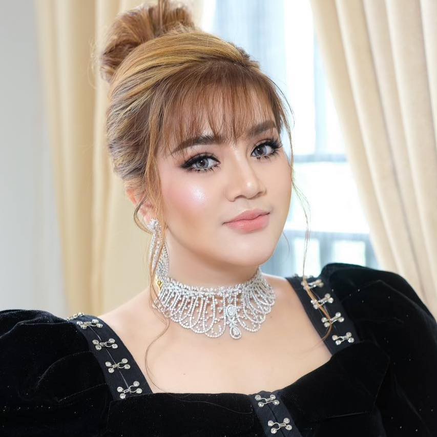 &nbsp; តារាចម្រៀង&nbsp;សួស វីហ្សា