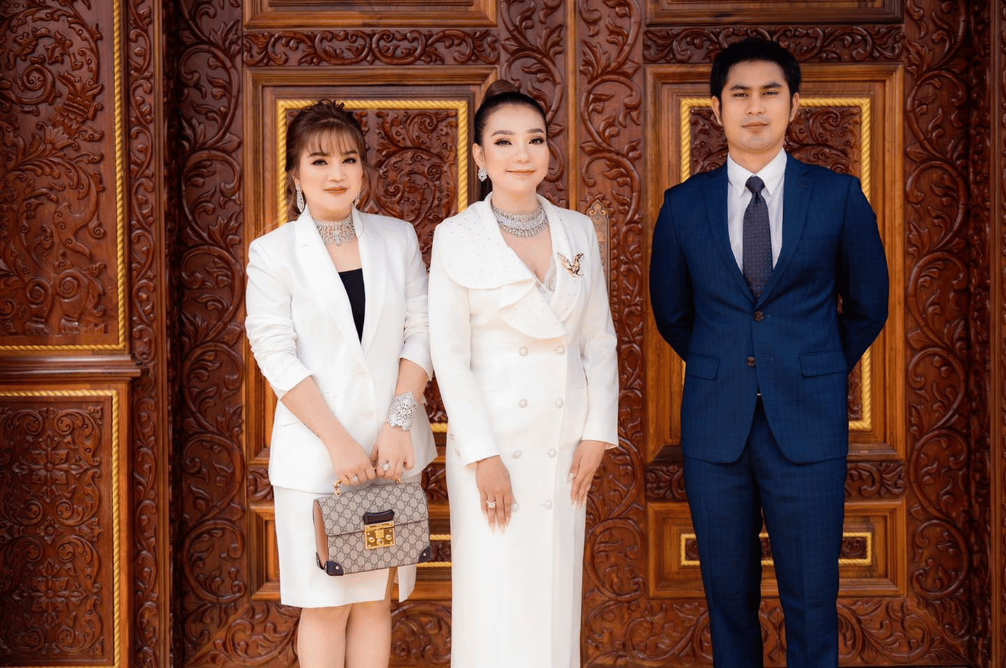&nbsp; តារាចម្រៀង សួស វីហ្សា ស្វាមី និងអ្នកនាង ទ្រី ដាណា