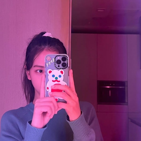 Jisoo និងទូរស័ព្ទ iphone ថ្មីរបស់នាង