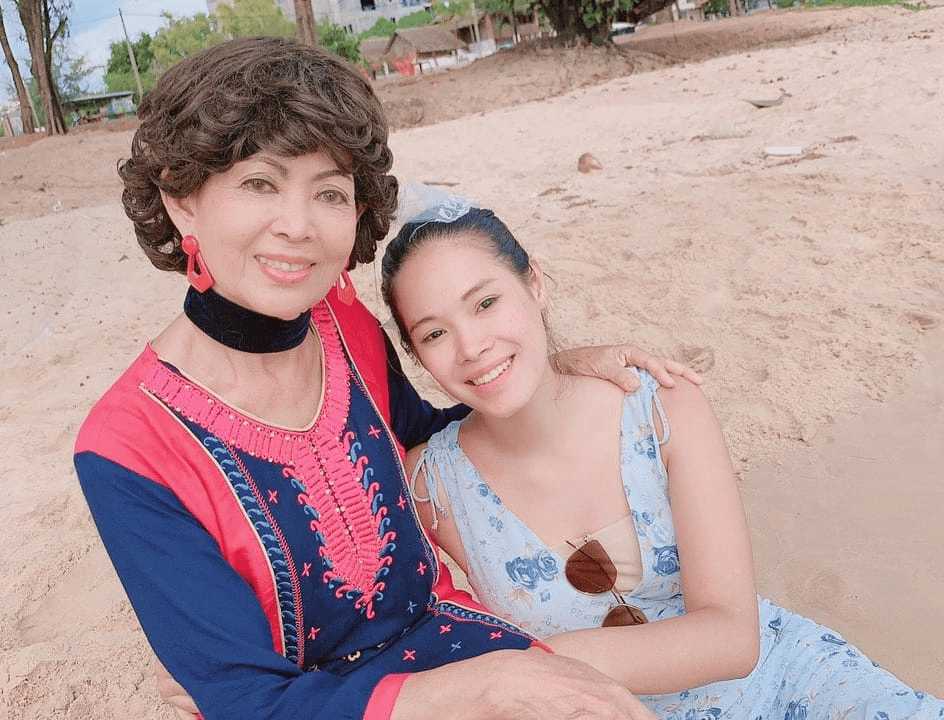 &nbsp; កញ្ញា&nbsp;ឌី ហ្សូលី និងអ្នកម៉ាក់