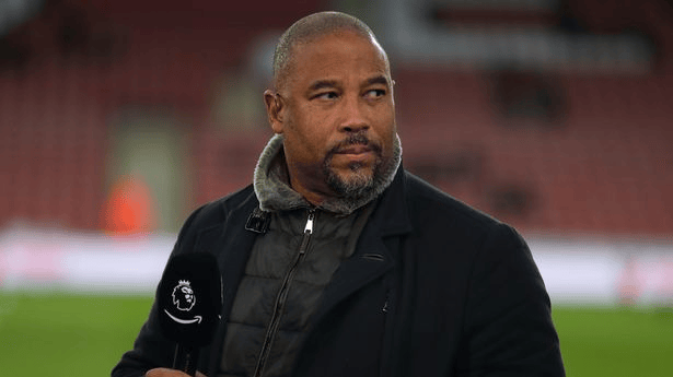 លោក John Barnes