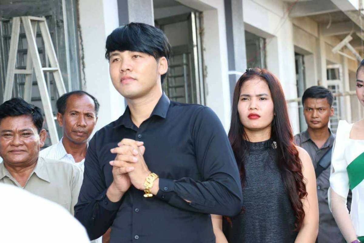 អ្នកឧកញ៉ា ឡេង ណាវ៉ាត្រា និងភរិយា