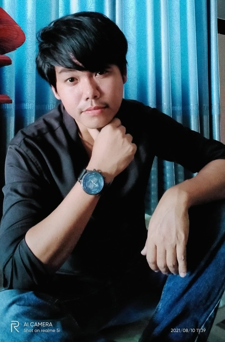 បុរស មានមុខមាត់ស្រដៀងនឹង អ្នកឧកញ៉ា ឡេង ណាវ៉ាត្រា