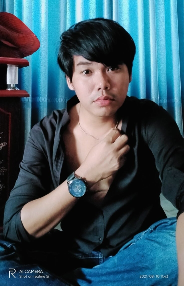 បុរស មានមុខមាត់ស្រដៀងនឹង អ្នកឧកញ៉ា ឡេង ណាវ៉ាត្រា
