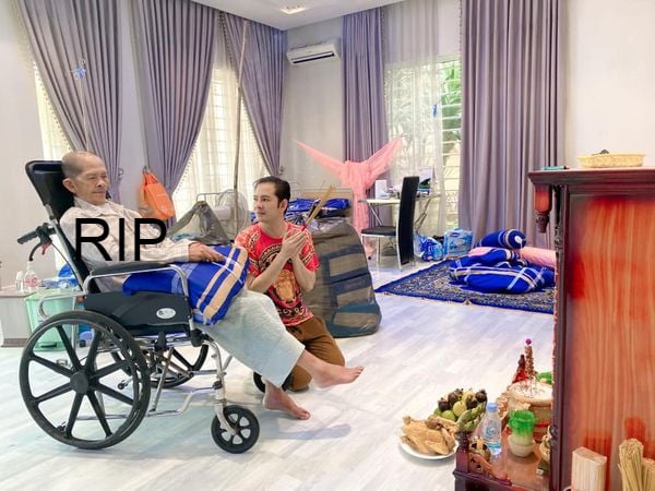 &nbsp;តារាចម្រៀង ករុណា ពេជ្រ និងលោកប៉ា