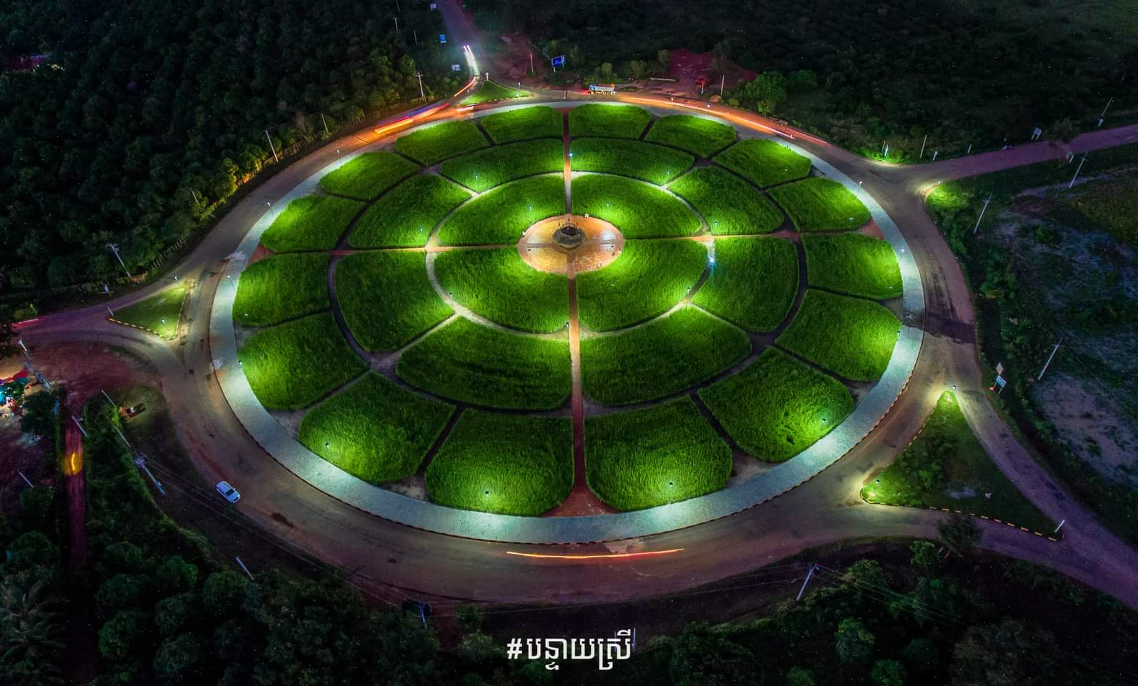 ទិដ្ឋភាពរង្វង់មូលបន្ទាយស្រី
