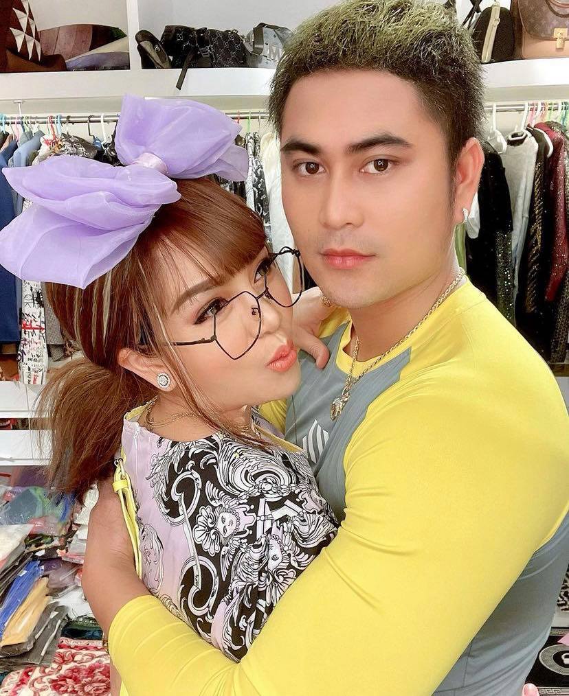 &nbsp; លោក&nbsp;ថមមី និងភរិយា
