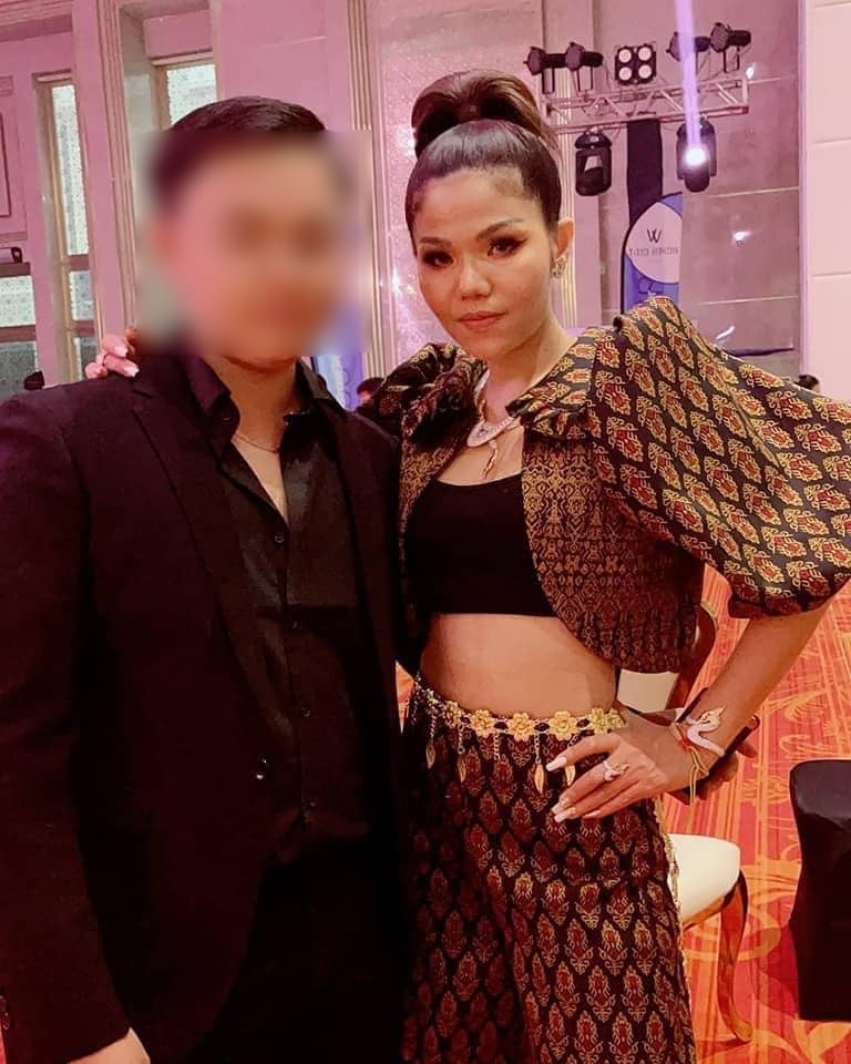 តារាចម្រៀង មាស សុខសោភា