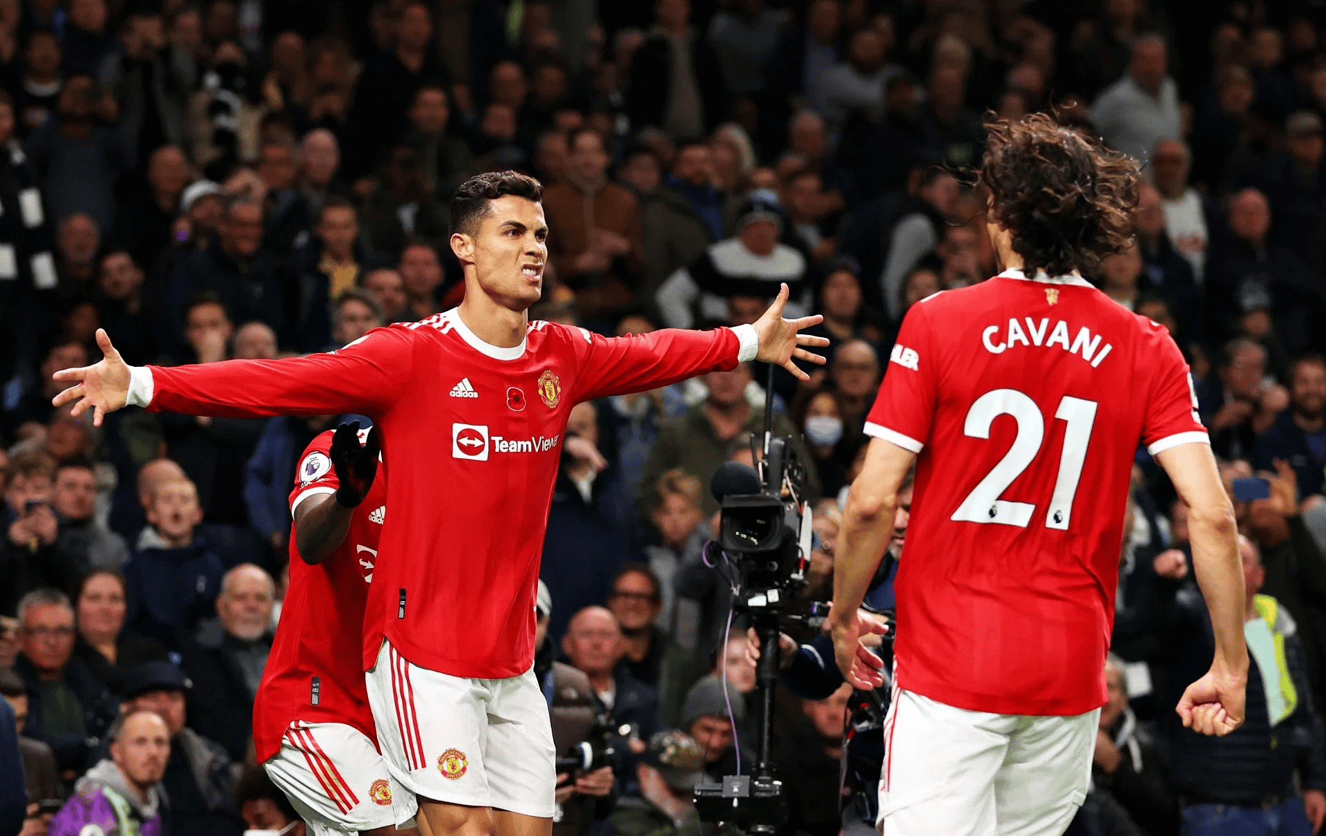កីឡាករ Cristiano Ronaldo និង Edison Cavani