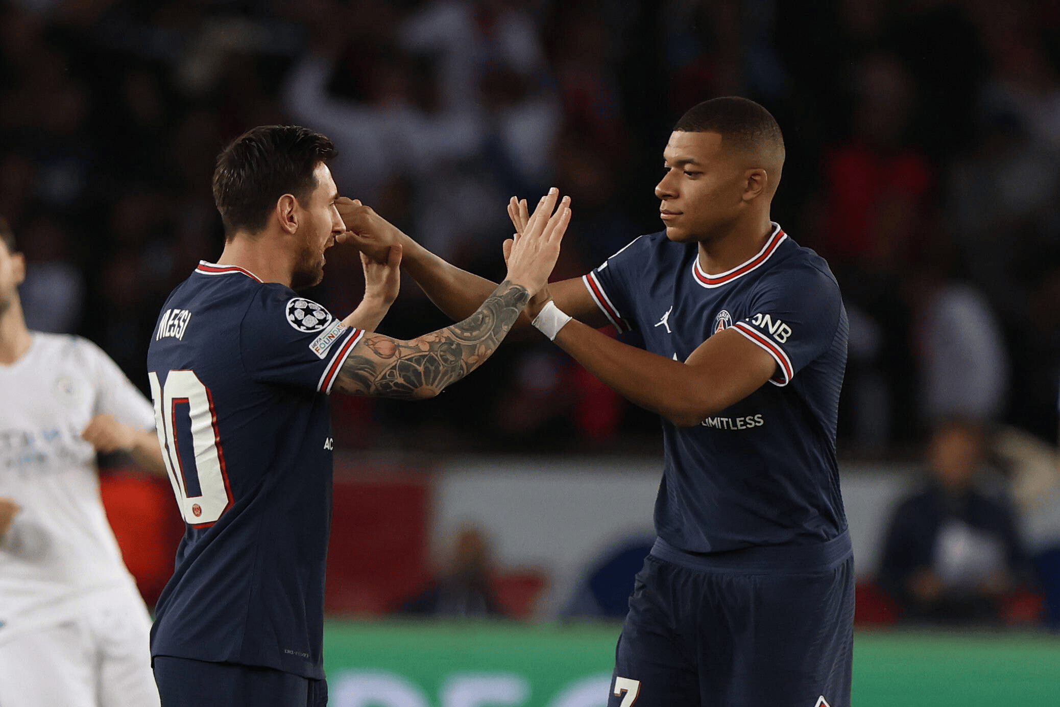 &nbsp; កីឡាករ&nbsp;Lionel Messi និង Kylian Mbappe