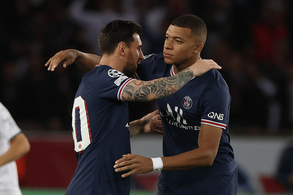 &nbsp; កីឡាករ&nbsp;Lionel Messi និង Kylian Mbappe