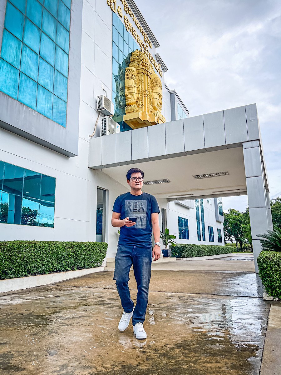 លោក​ គង់​ វិសាល