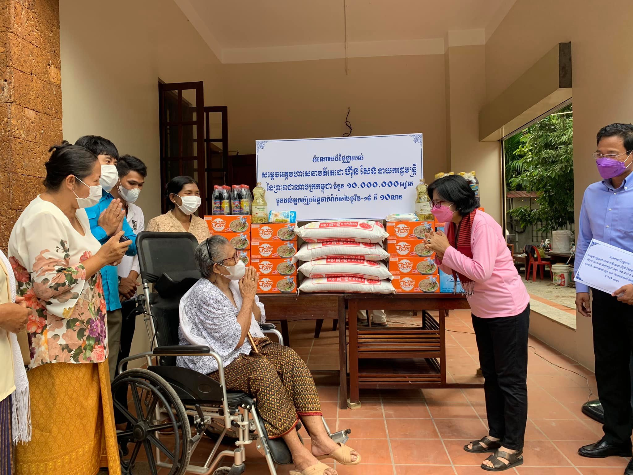&nbsp; លោកជំទាវ ឱ វណ្ណឌីន និងលោកយាយ សុខ ផាត់&nbsp;