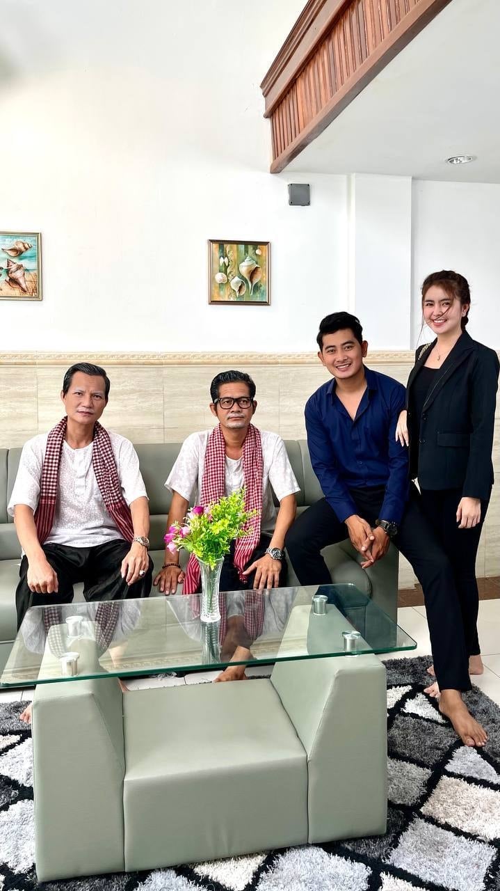 &nbsp; &nbsp;តារាកំប្លែង&nbsp;អៀង ចេនឡា