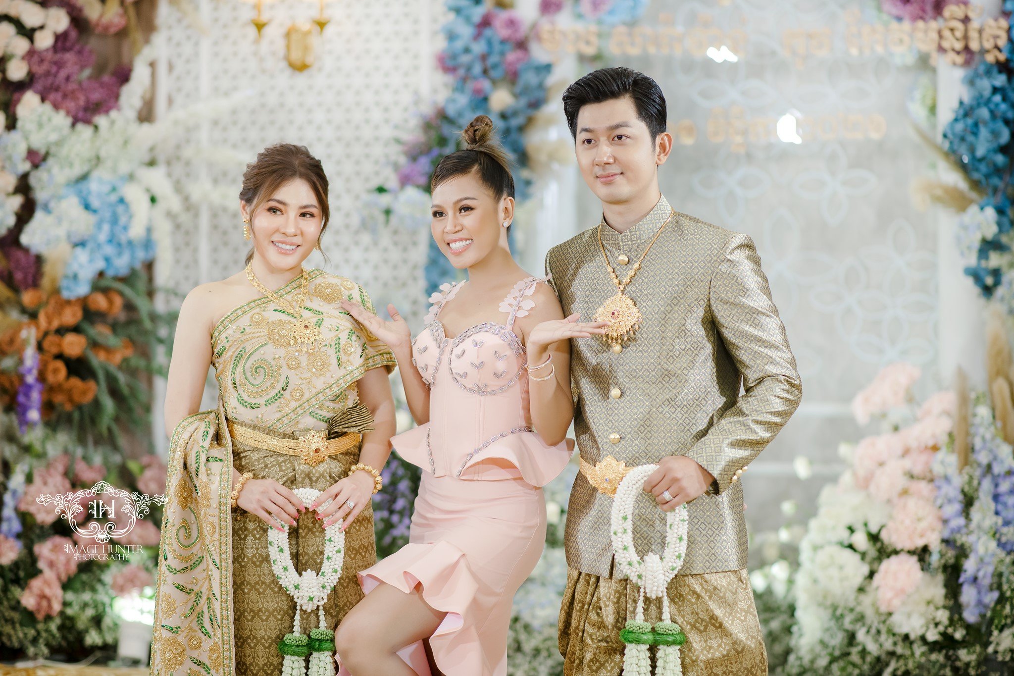 ទិដ្ឋភាពតារាល្បីៗចូលរួមពិធីមង្គលការ លោកសារ៉ាវ៉ាន់