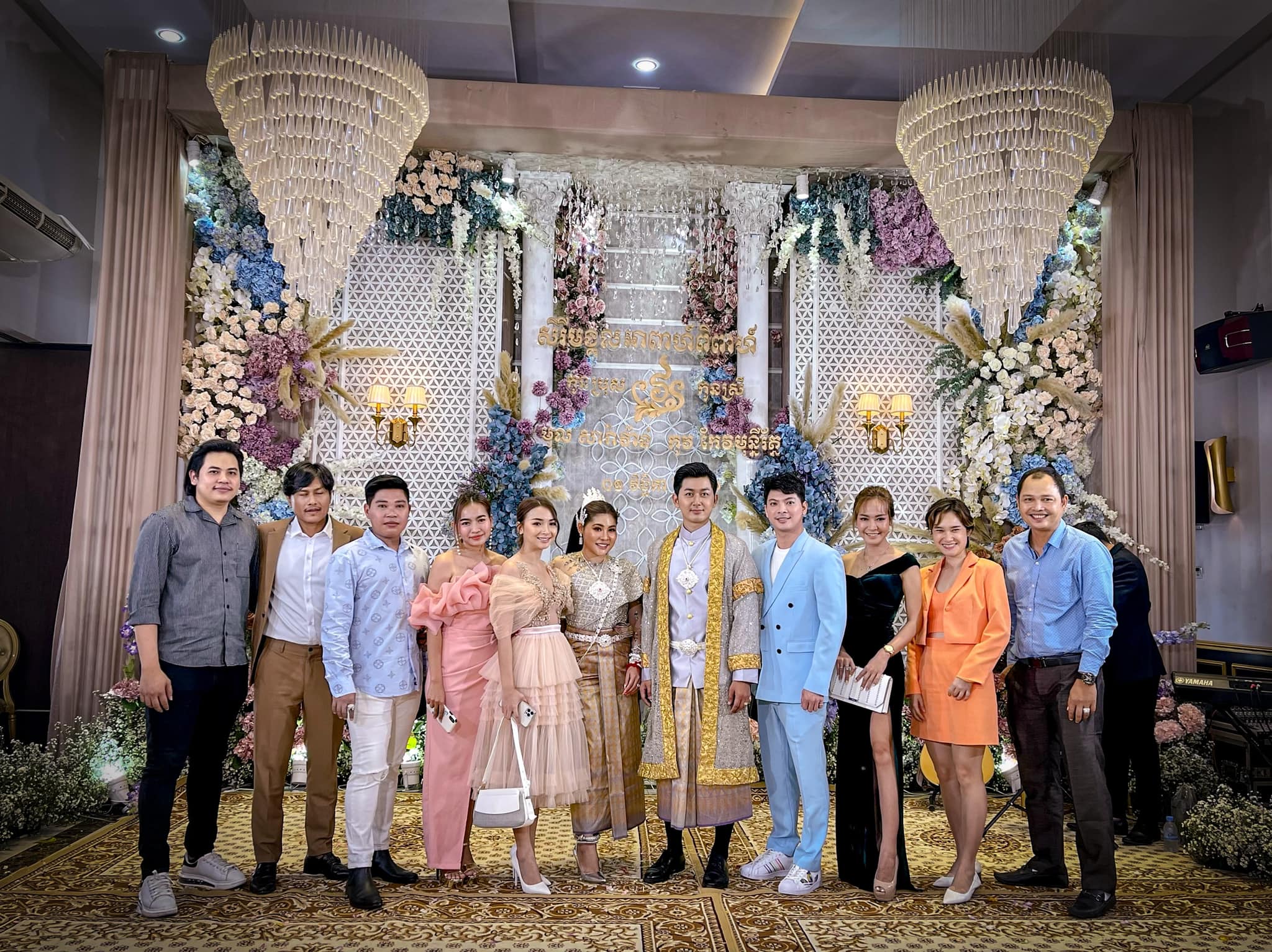 ទិដ្ឋភាពតារាល្បីៗចូលរួមពិធីមង្គលការ លោកសារ៉ាវ៉ាន់