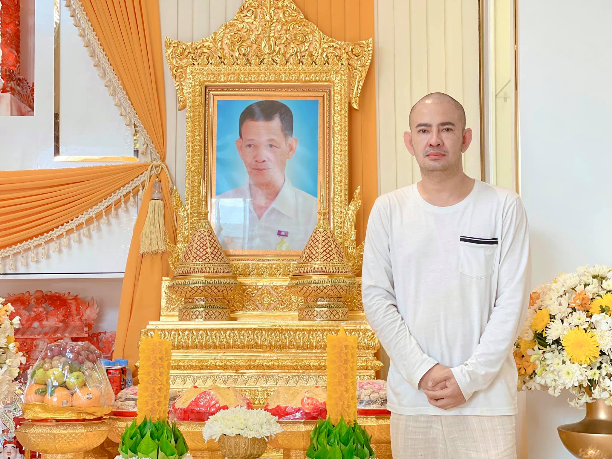 ករុណា ពេជ្រ ក្នុងពិធីបុណ្យសពឪពុក
