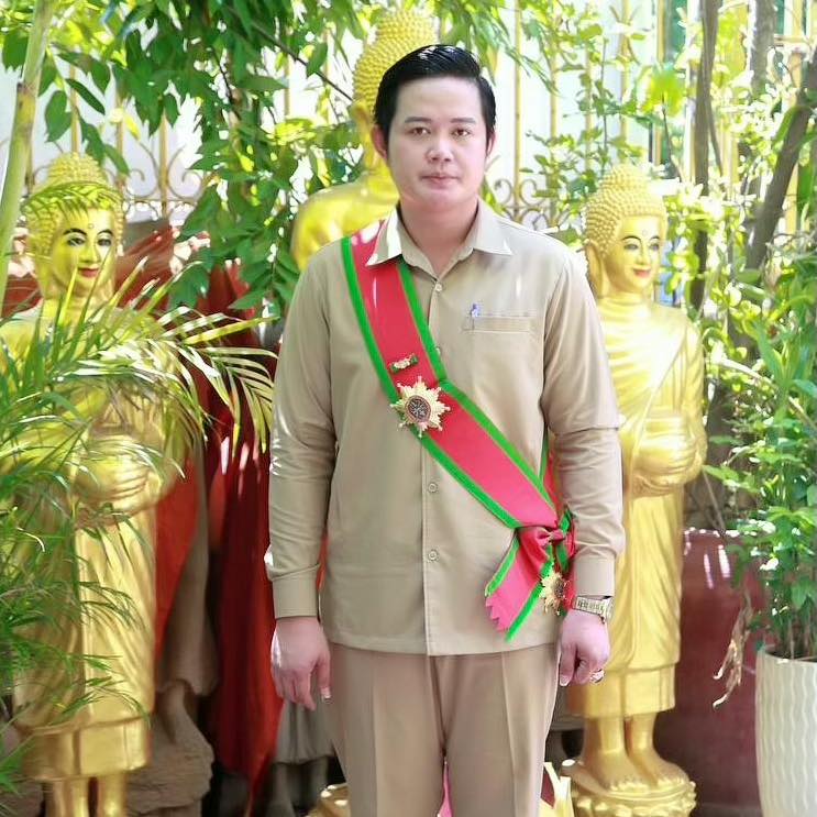 លោកគ្រូមហាជុំ