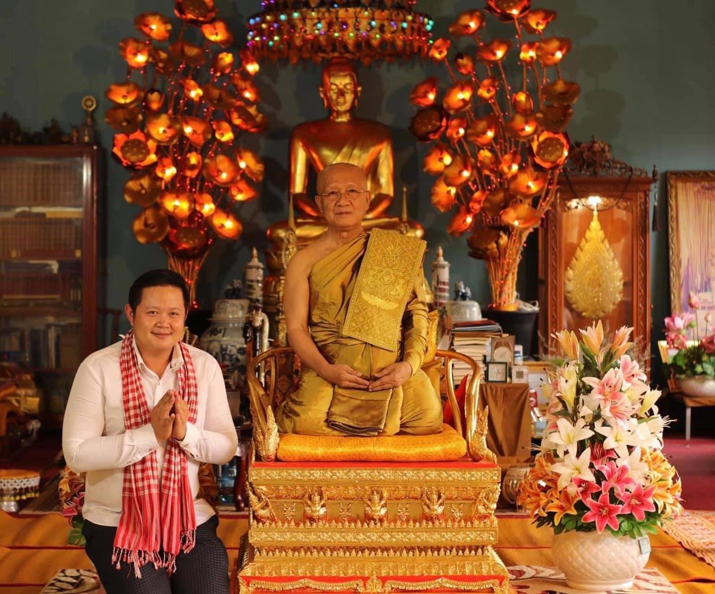 លោកគ្រូមហាជុំ