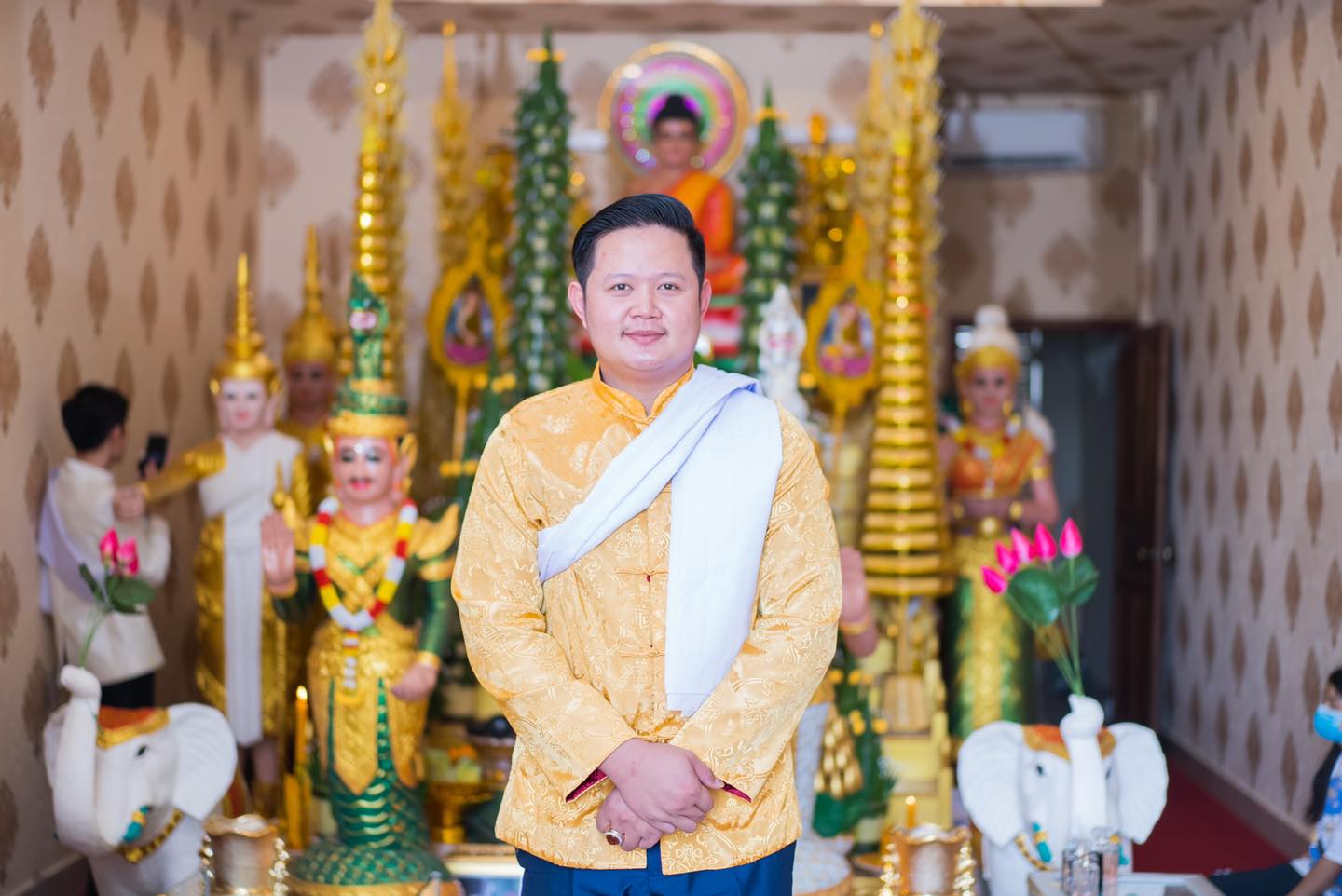 លោកគ្រូមហាជុំ