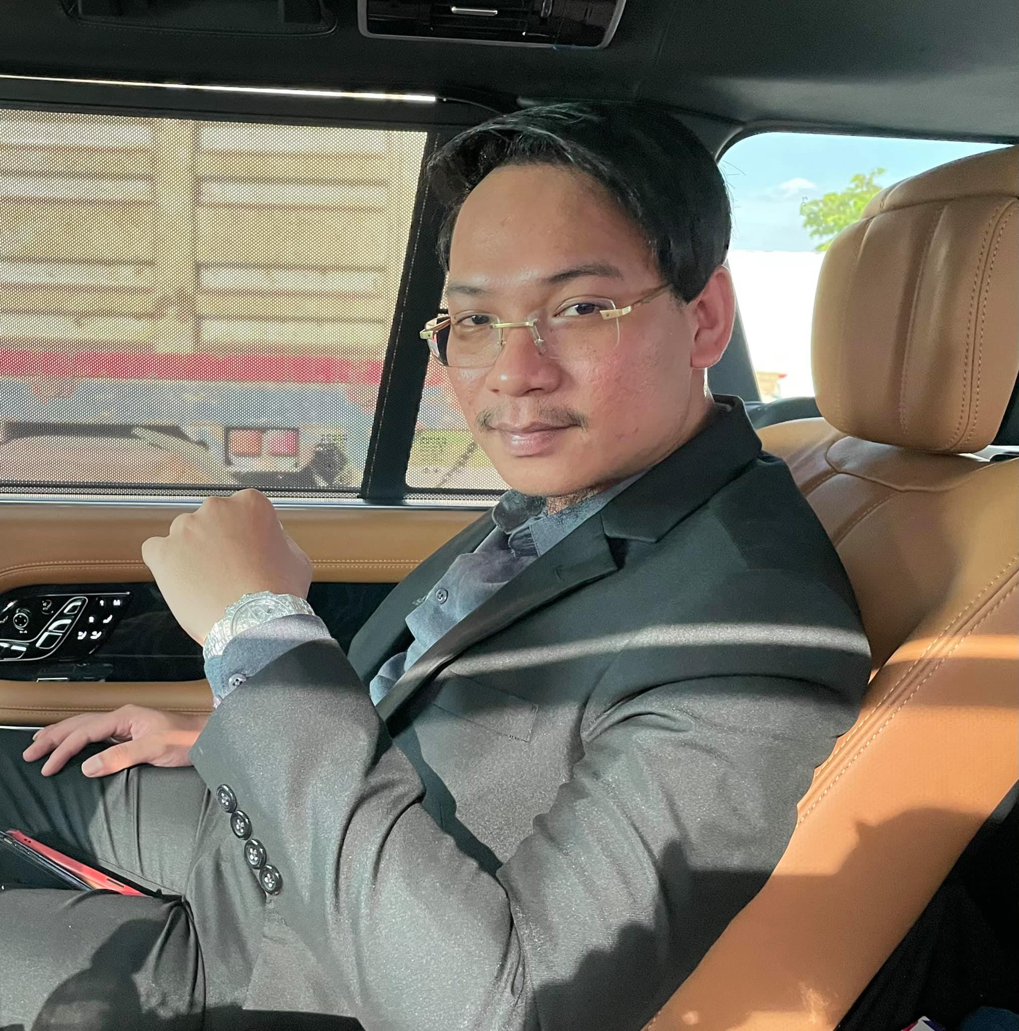 លោក William Guang
