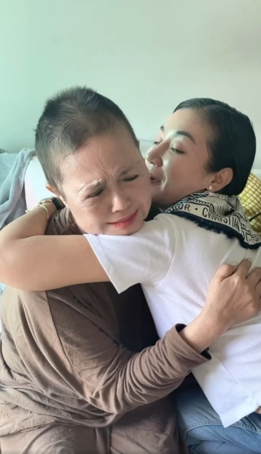 &nbsp;ឌួង ហ្សូរីដា និងអ្នកម្ដាយ
