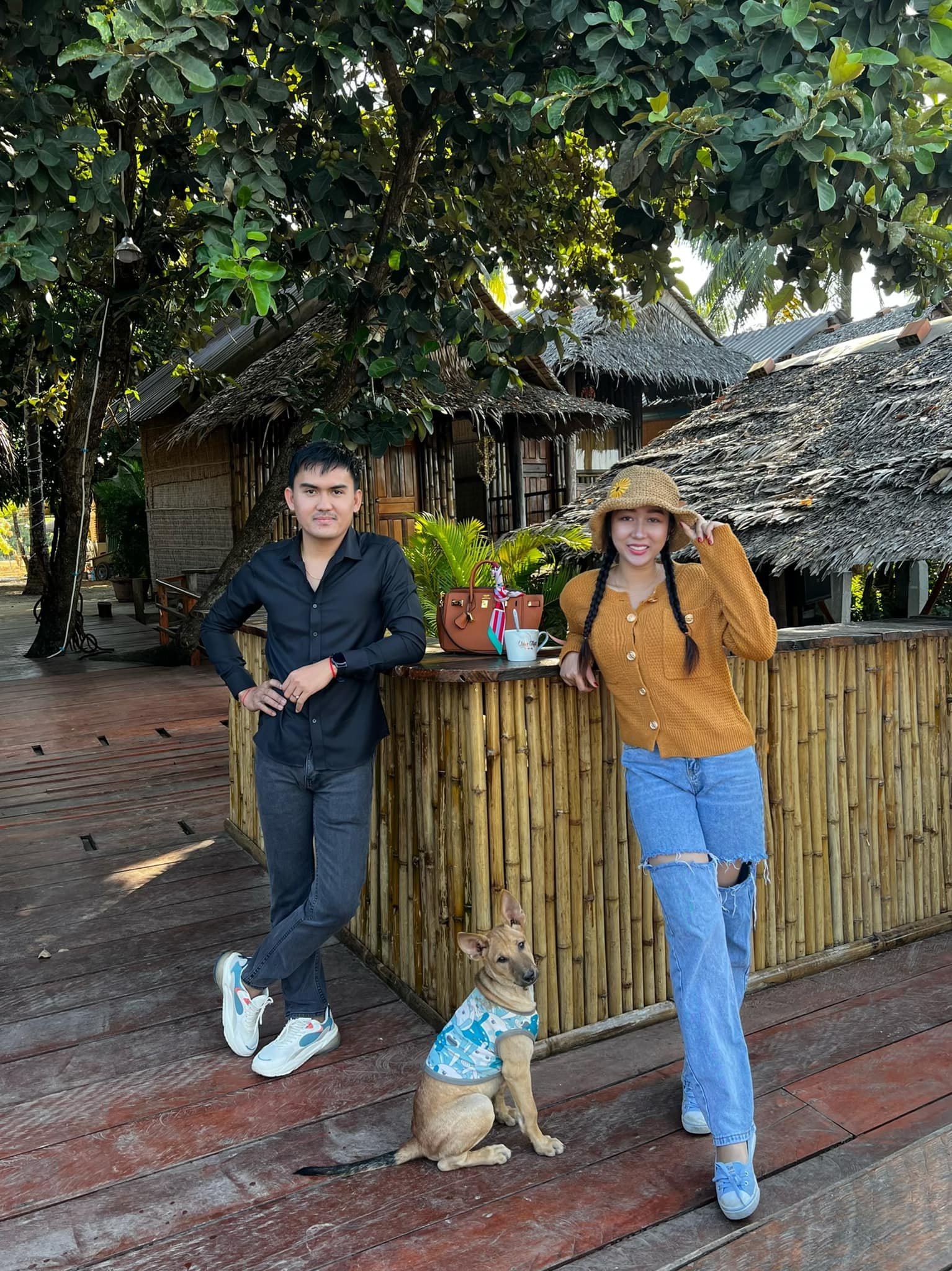 តារាចម្រៀង វីរៈ និច និងស្វាមី