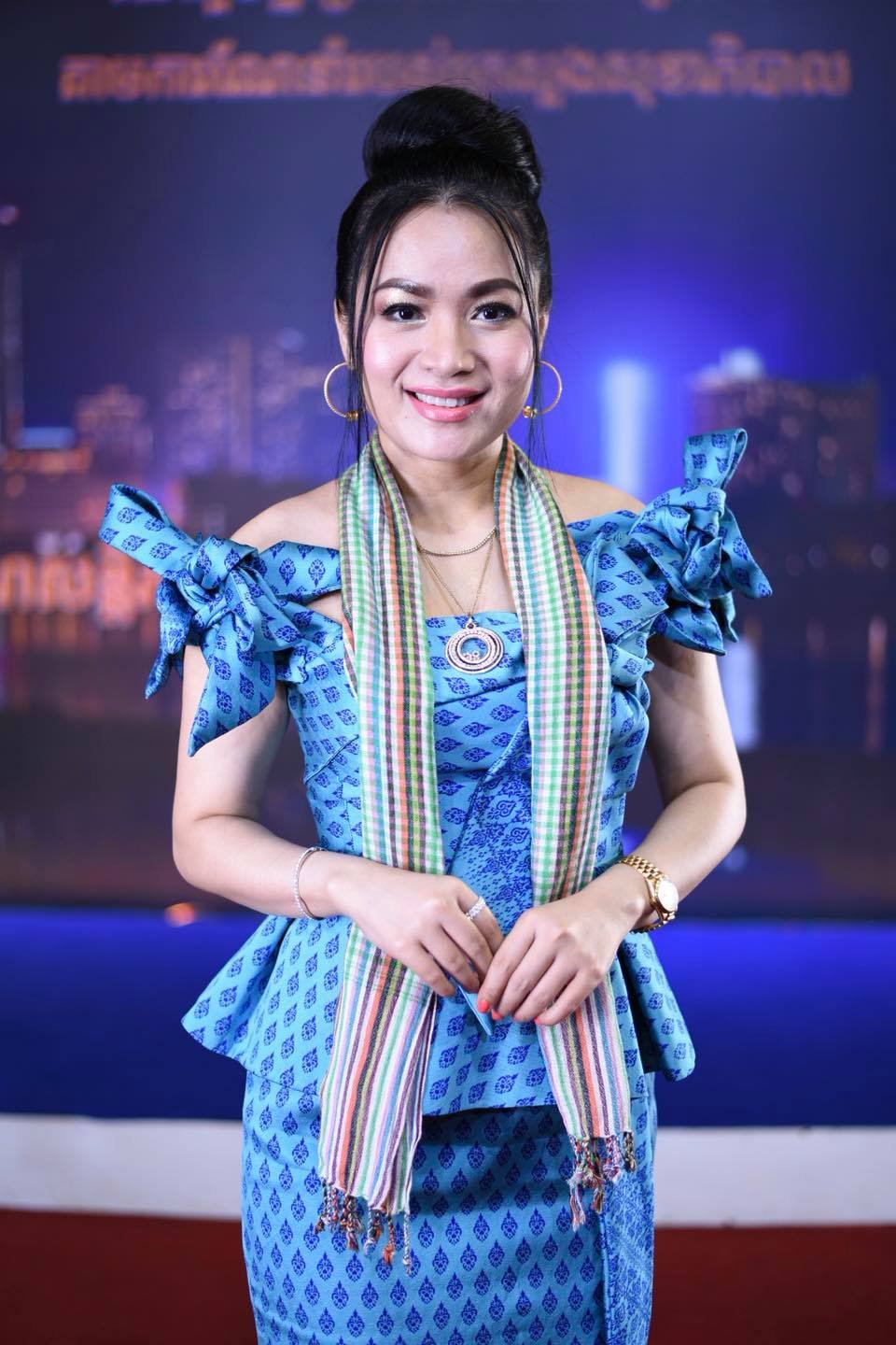 &nbsp; អ្នកនាង&nbsp;ឆោម ឆពុំ
