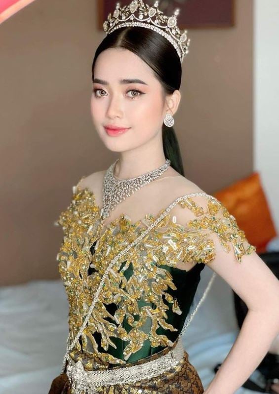 នីឡា