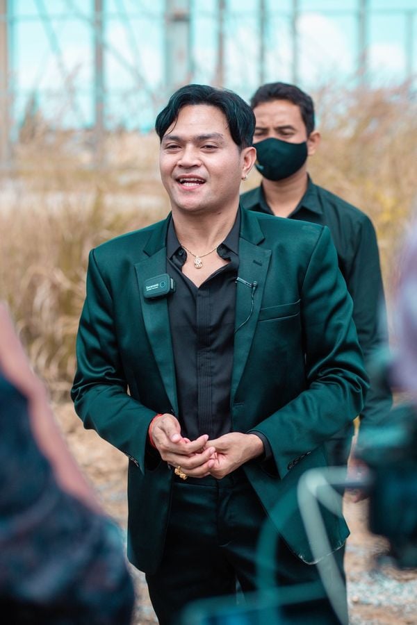 &nbsp; តារាចម្រៀងប្រុស&nbsp;ខេមរៈ សិរីមន្ត