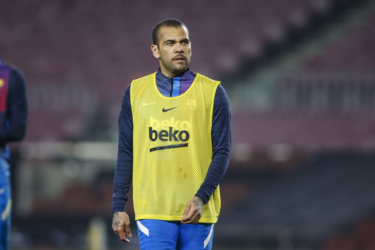 ខ្សែការពារ Dani Alves