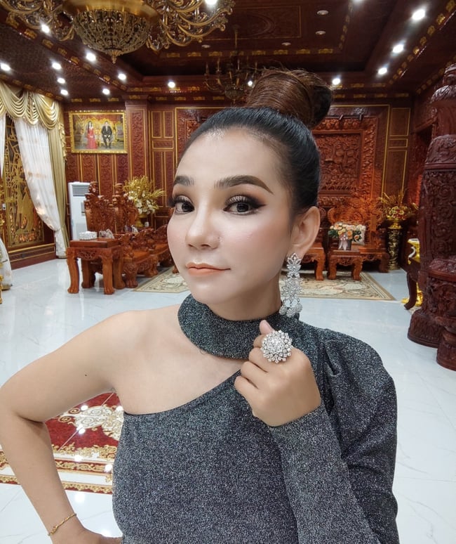 លោកជំទាវ ទ្រី ដាណា