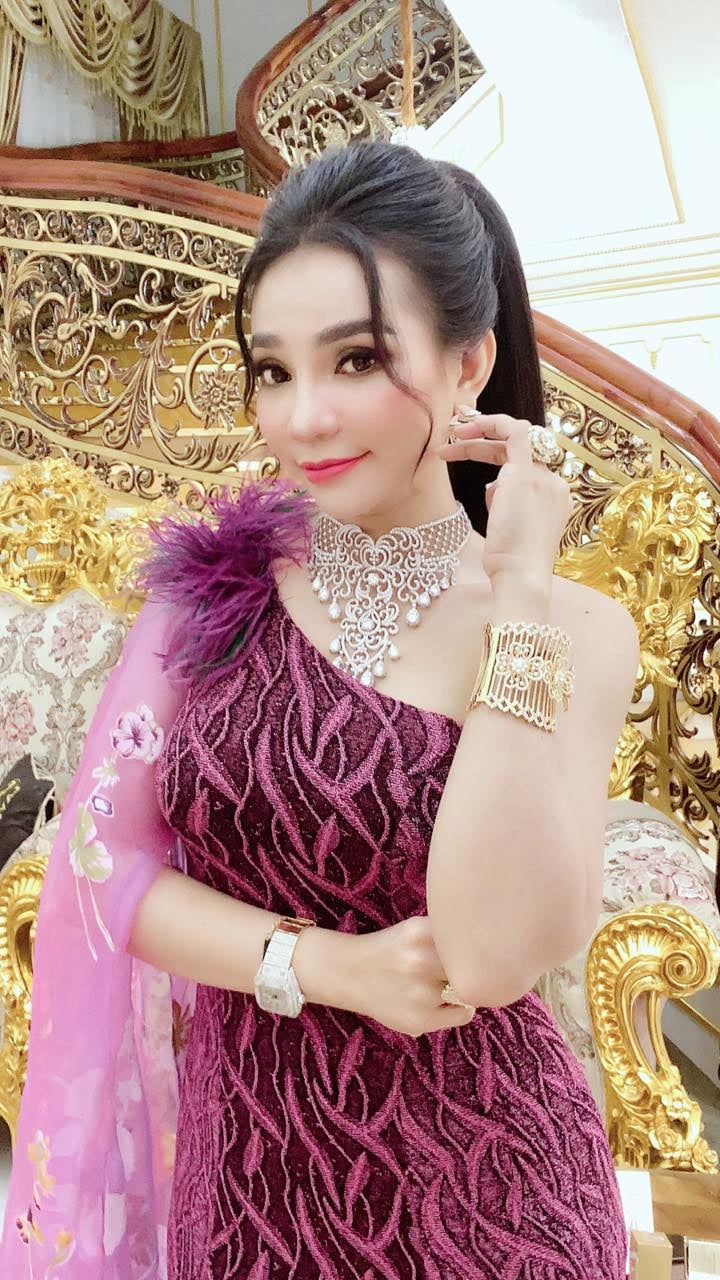 លោកស្រីទ្រី ដាណា