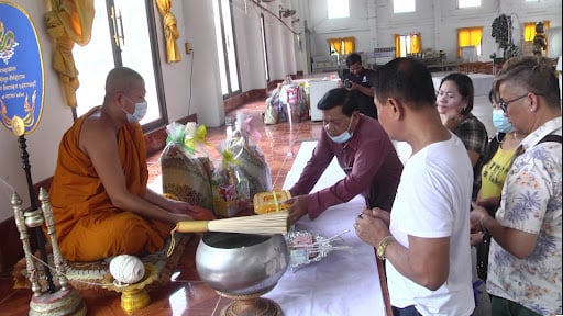 ប្រជាជនថៃនាំគ្នាទៅរំដោះគ្រោះ