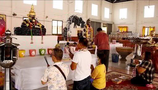 ប្រជាជនថៃនាំគ្នាទៅរំដោះគ្រោះ