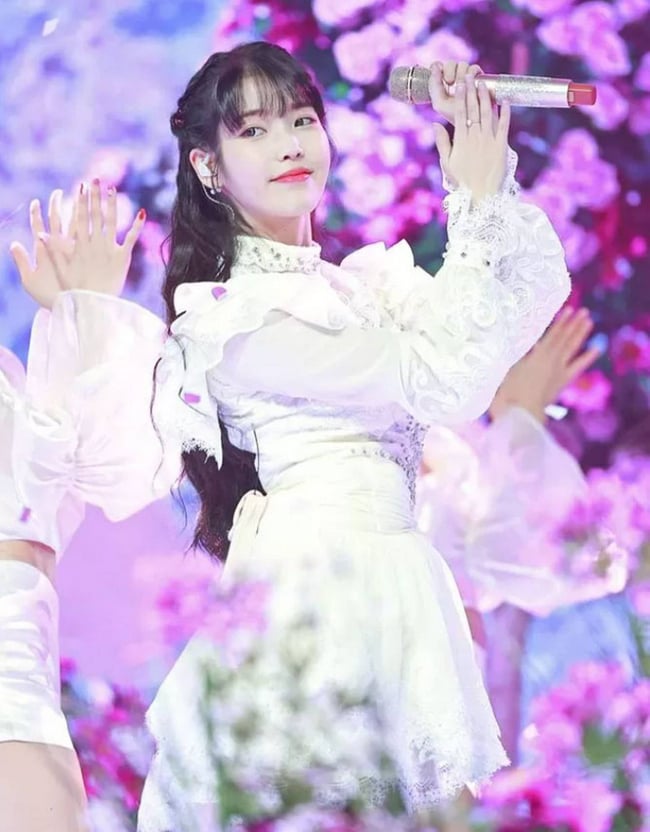 IU