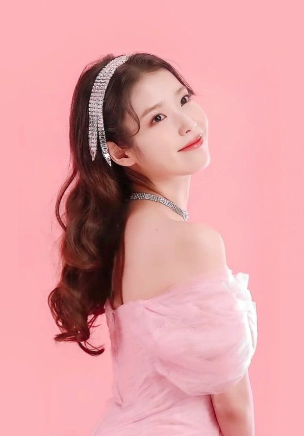 IU