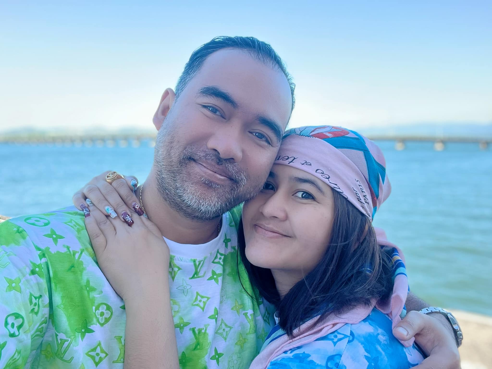 &nbsp;ស៊ឹម សូលិកា និងស្វាមី