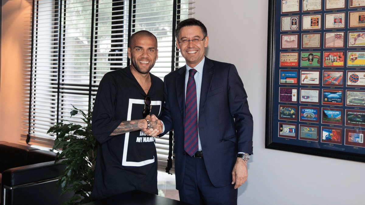 កីឡាករ Dani Alves និង លោក&nbsp;Josep Maria Bartomeu