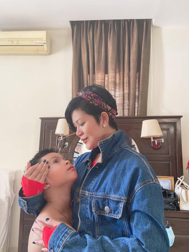 អ្នកនាង ទូចស្រីល័ក្ខ និងកូនប្រុស