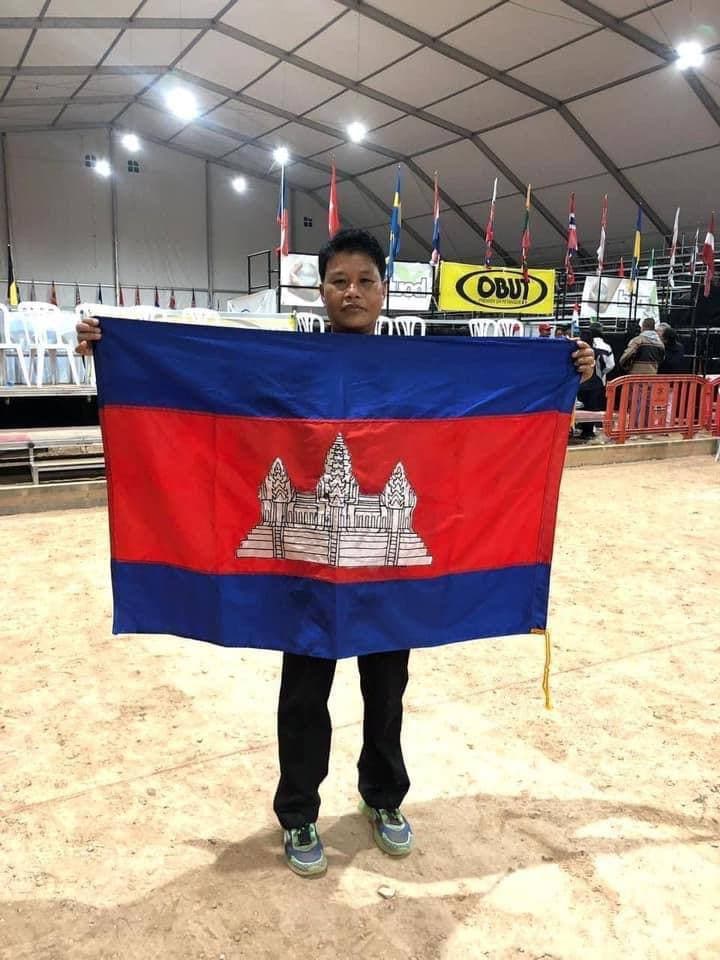 កីឡាការិនី អ៊ុក ស្រីមុំ