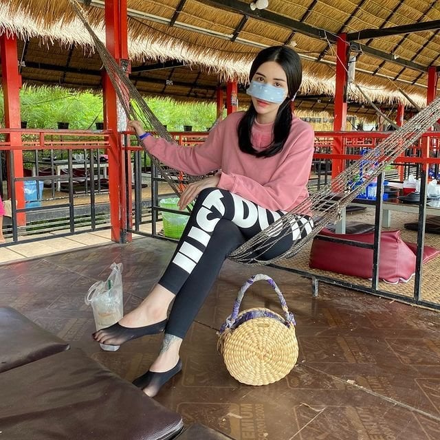 &nbsp;អ្នកនាង បេនីយុាំង