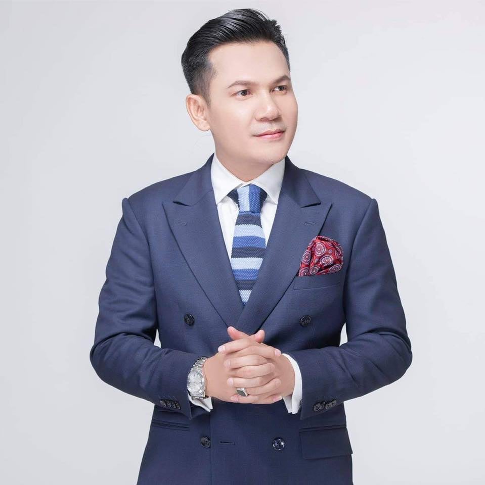 &nbsp; តារាច​ម្រៀងប្រុស&nbsp;ខាន់ ជេមស៍
