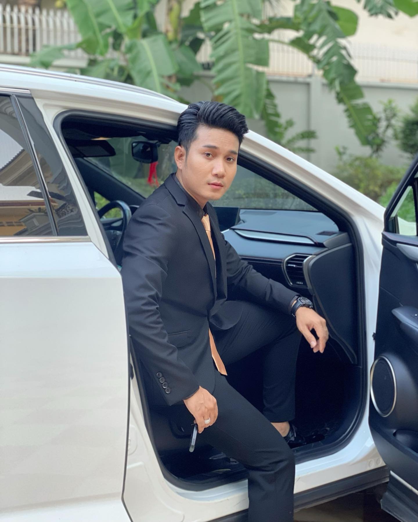 &nbsp; តារាចម្រៀងប្រុស&nbsp;ជ័យ សុវ៉ាត