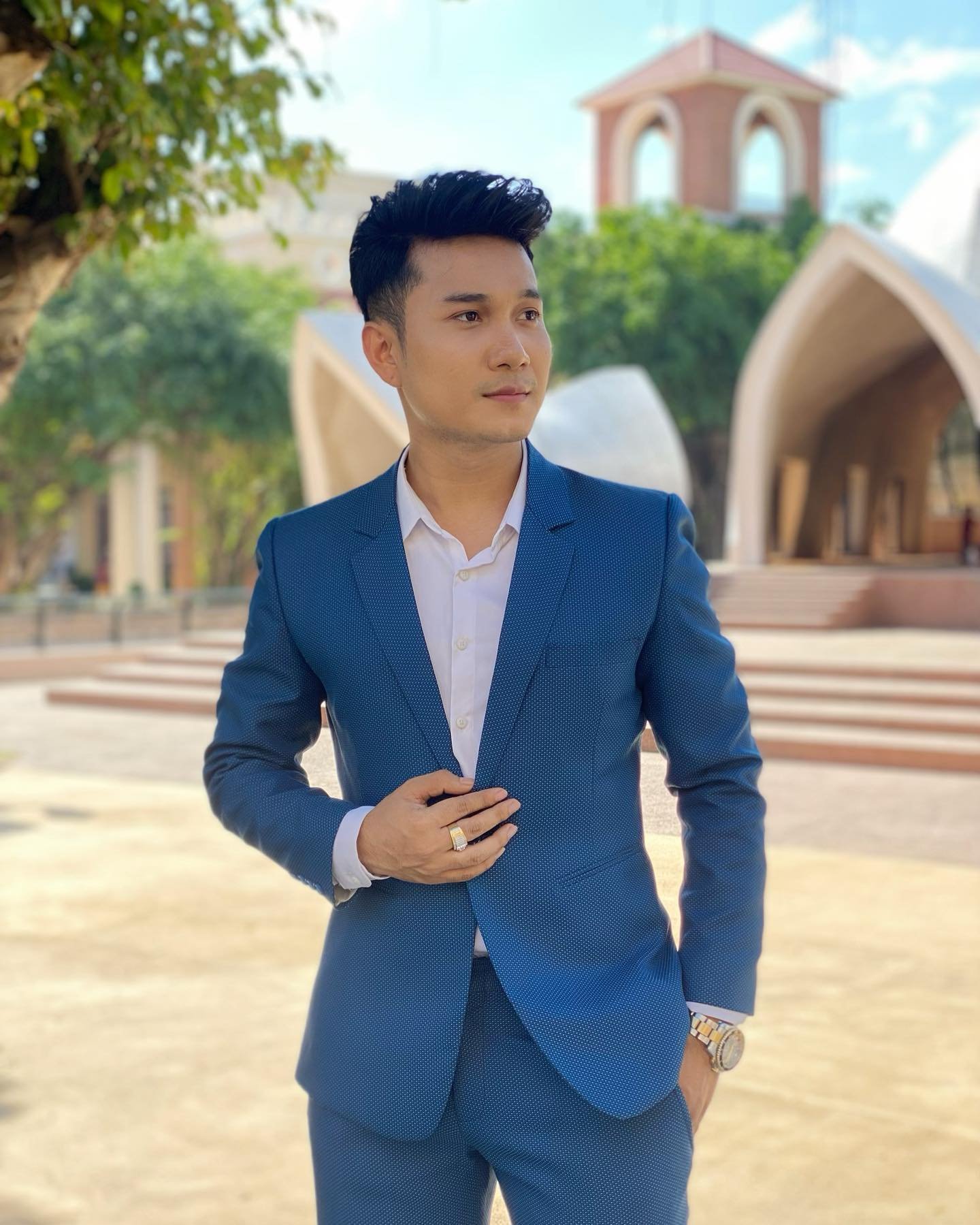 &nbsp; តារាចម្រៀងប្រុស&nbsp;ជ័យ សុវ៉ាត