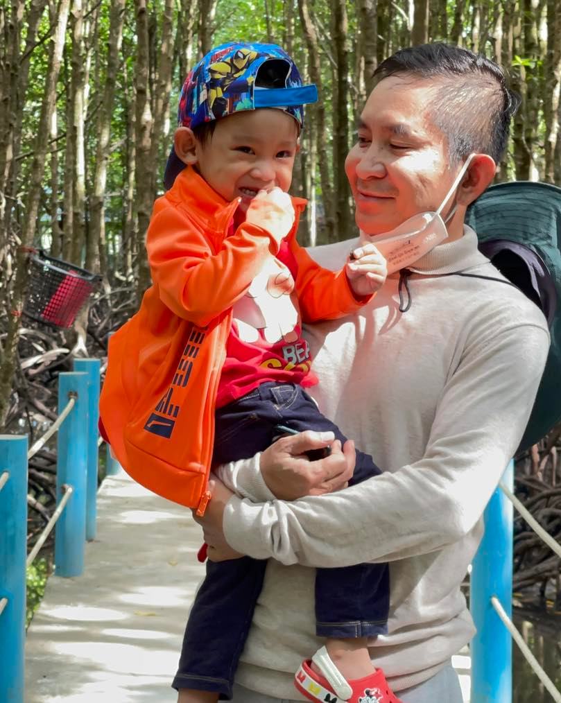 ស្វាមី និងកូនប្រុស&nbsp; ឌុច លីដា 