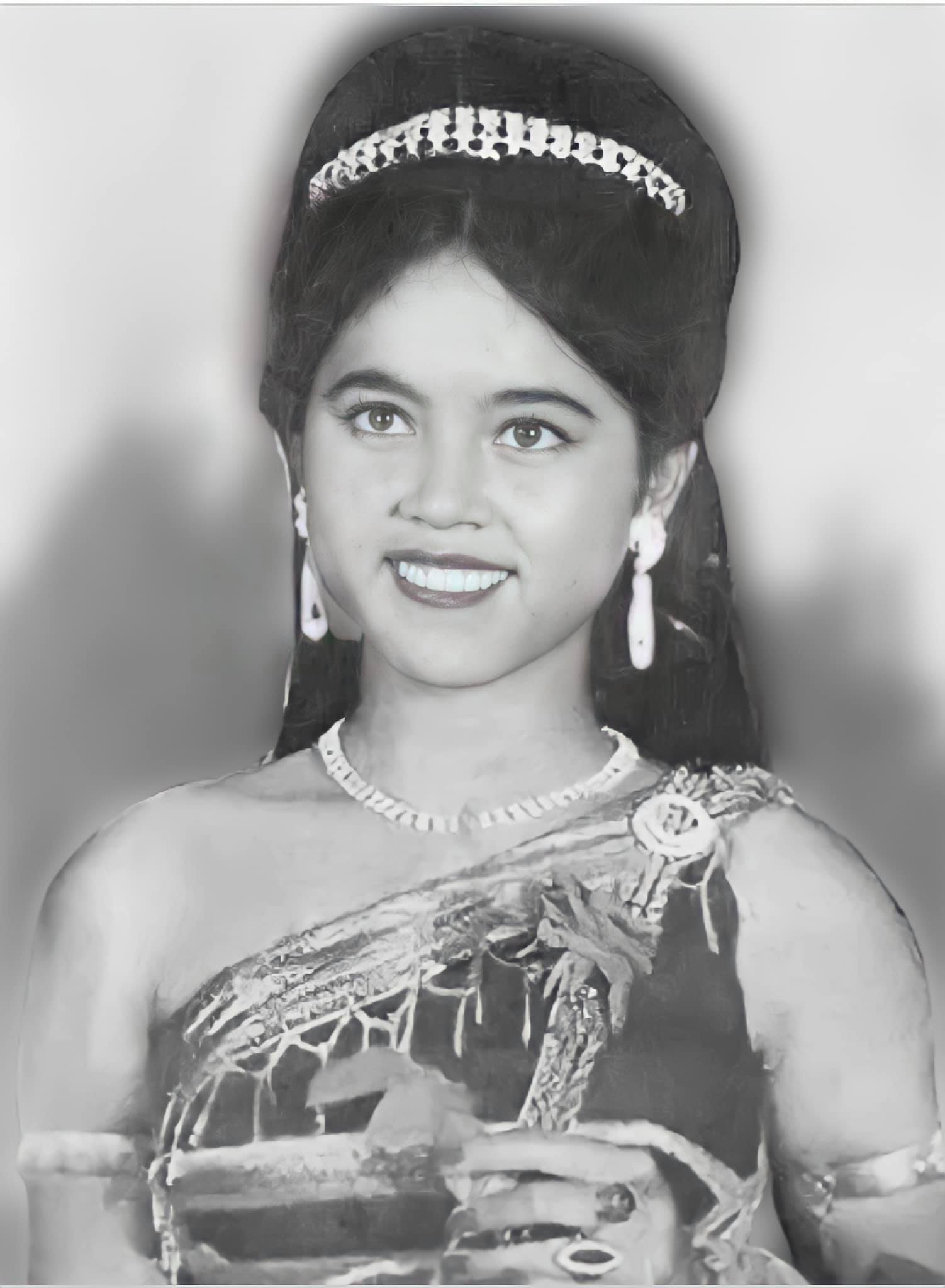 ភួង ផាវី